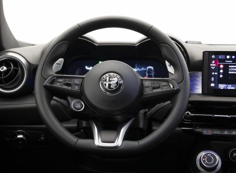 Ficha técnica de Alfa Romeo Ficha técnica de Alfa Romeo