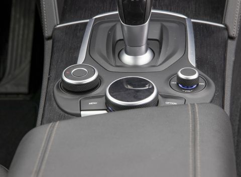 Ficha técnica de Alfa Romeo Ficha técnica de Alfa Romeo
