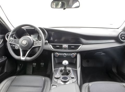 Ficha técnica de Alfa Romeo Ficha técnica de Alfa Romeo