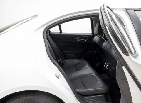 Ficha técnica de Alfa Romeo Ficha técnica de Alfa Romeo