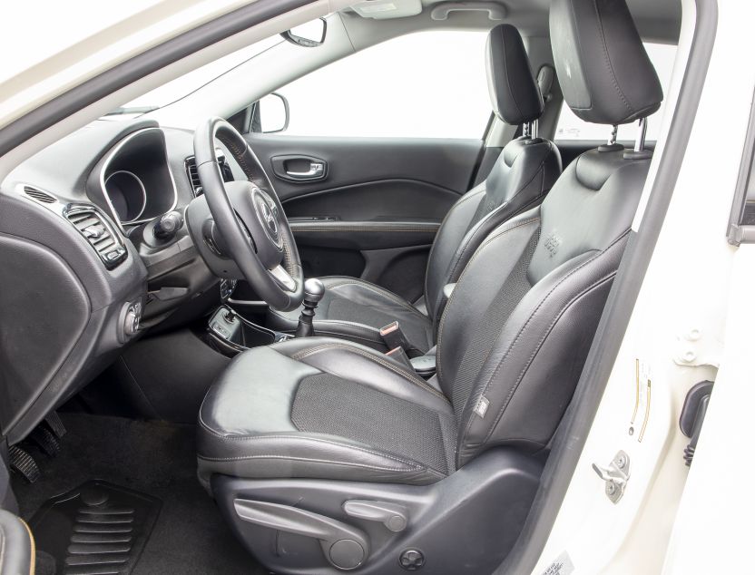 Interior de Jeep Compass