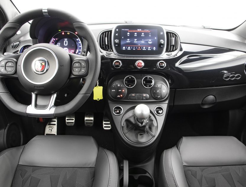 Interior de Abarth 500