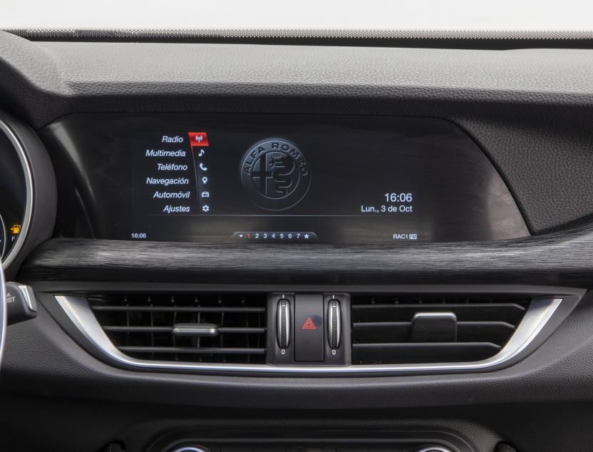 Interior de Alfa Romeo STELVIO