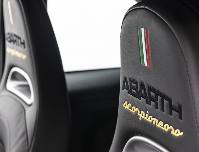 Interior de Abarth 500