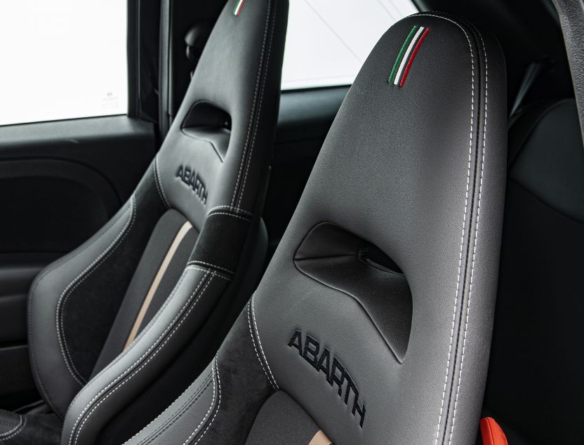 Interior de Abarth 500