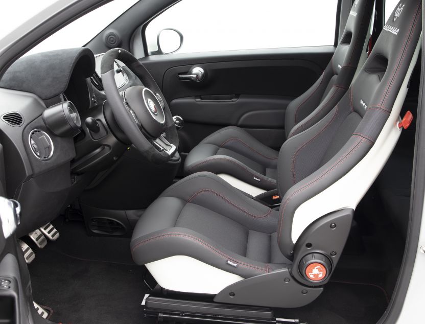 Interior de Abarth 500