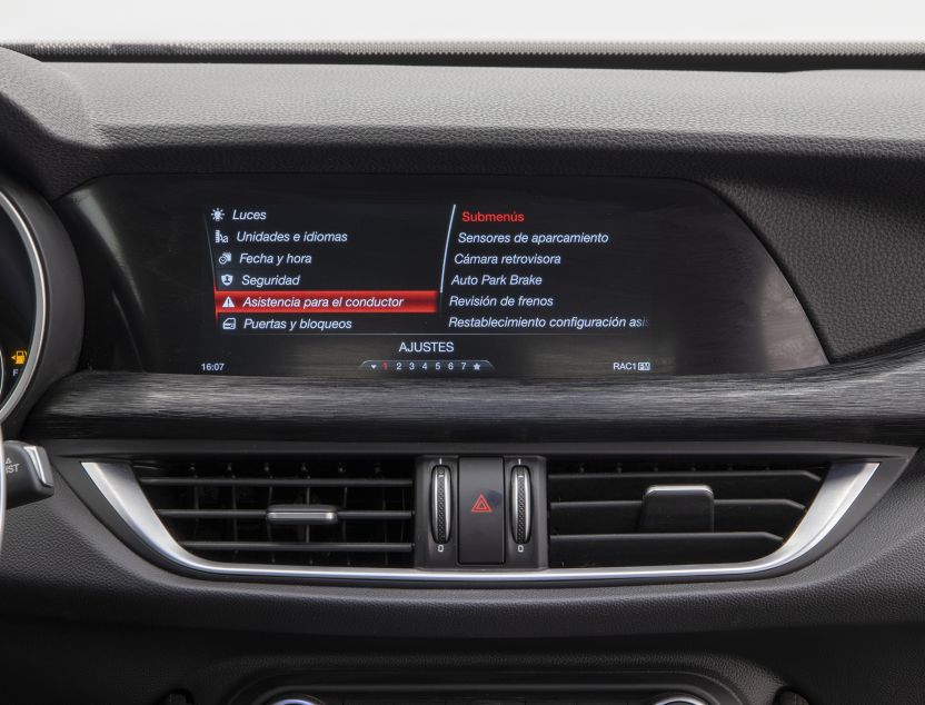 Interior de Alfa Romeo STELVIO