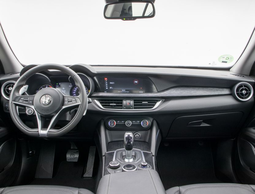 Interior de Alfa Romeo STELVIO