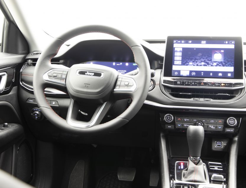 Interior de Jeep Compass 4xe